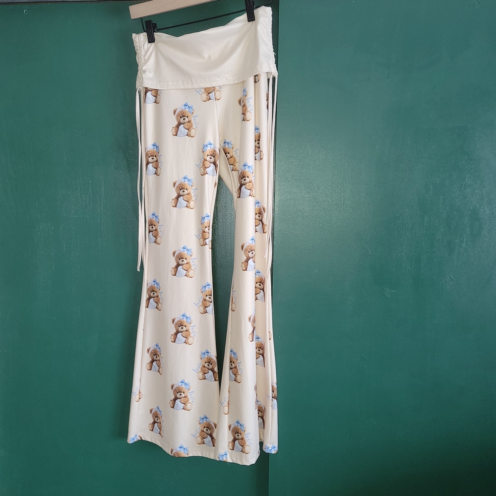 SHEIN Cream Teddy Bear Print Leggings